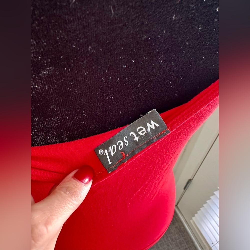 WETSEAL SEAMLESS CAMI - Picture 4 of 6